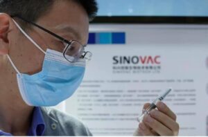 جميع المتطوعين الذين شملتهم الدراسة تلقوا جرعتين من لقاح سينوفاك الصيني (غيتي)