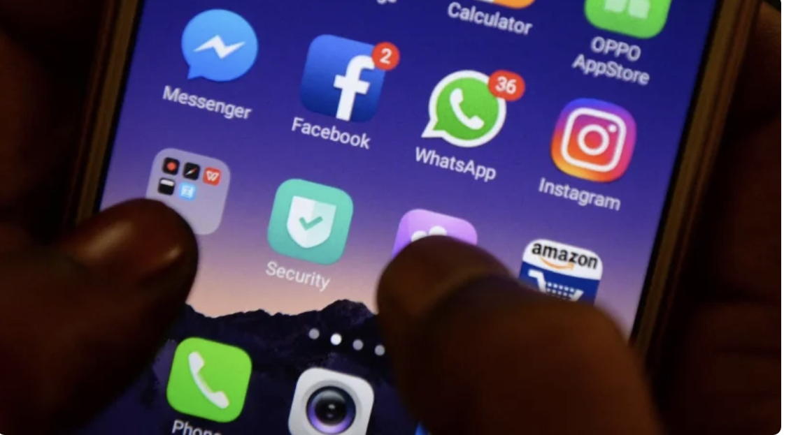 فيسبوك تكشف سبب توقف خدماتها عالمياً