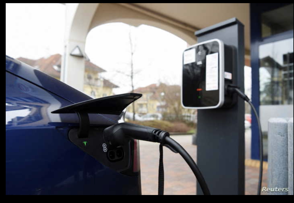 تتجه مزيد من شركات السيارات للاستثمار في المركبات الكهربائية