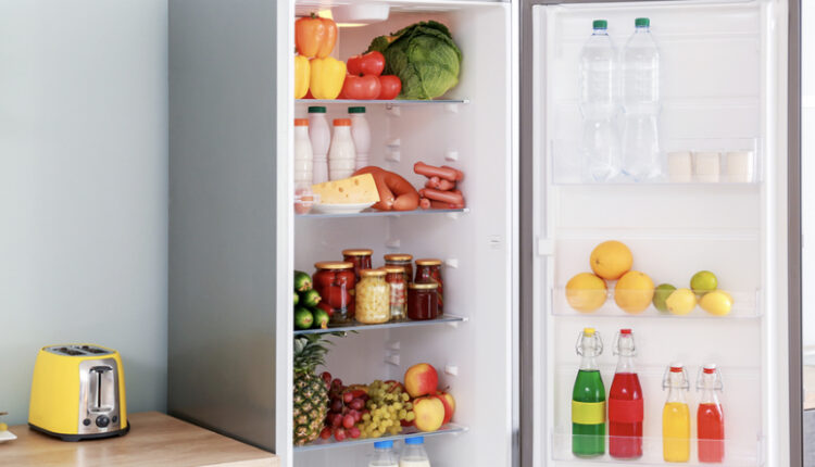 لتفادي التسمم.. كيف يمكن حفظ الطعام الساخن في الثلاجة؟